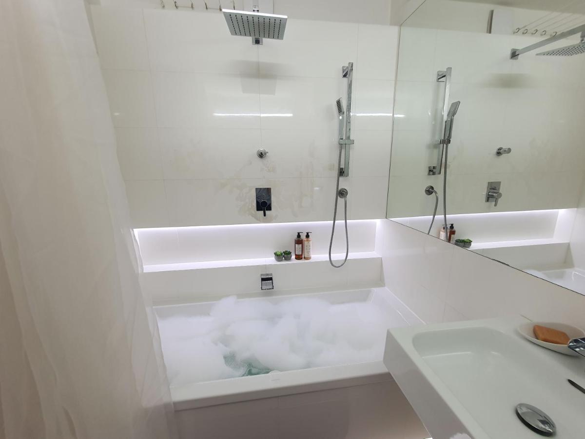 Whitebeeapartament Appartement Wrocław Buitenkant foto